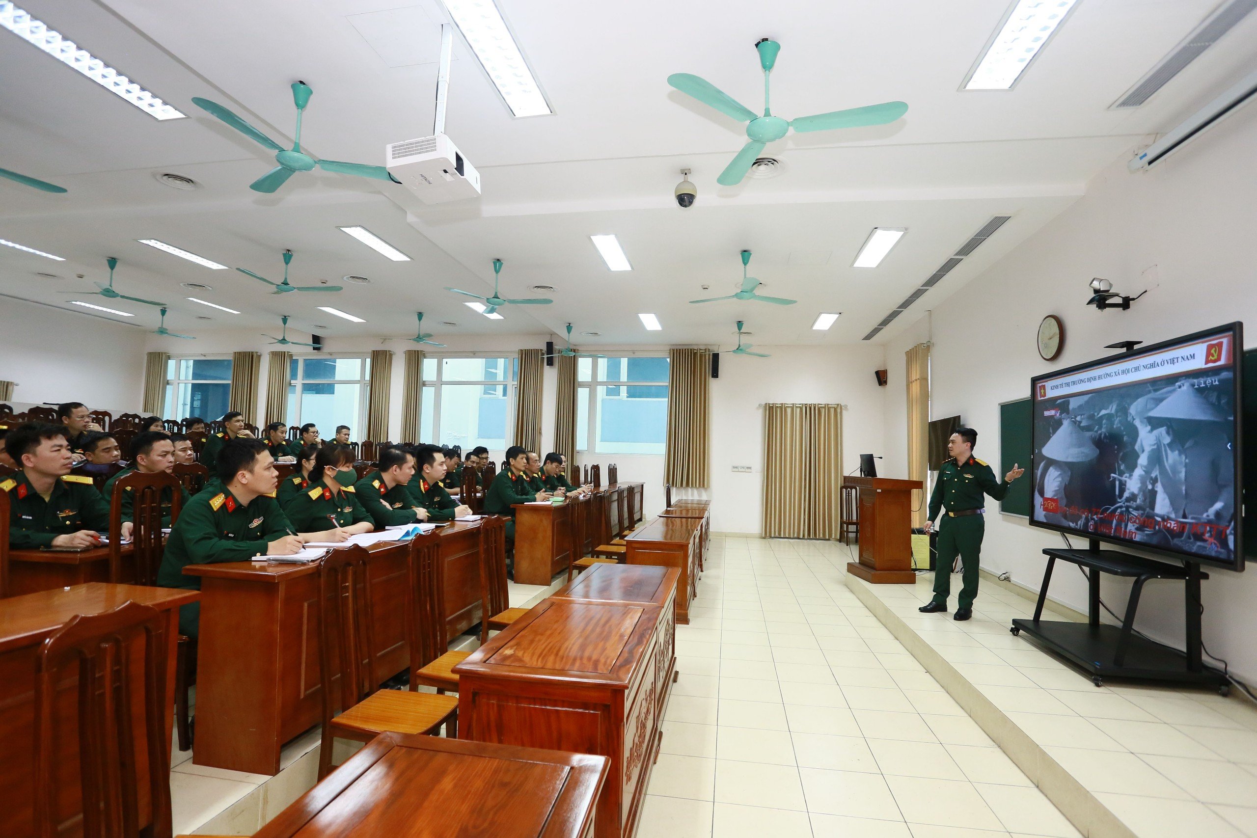 THÔNG QUA BÀI GIẢNG RÚT KINH NGHIỆM VỀ PHƯƠNG PHÁP