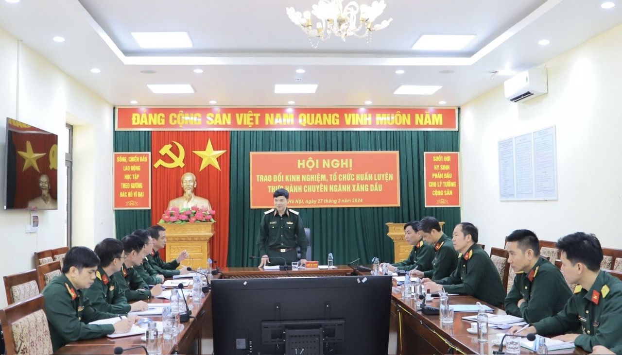 THIẾU TƯỚNG TRỊNH BÁ CHINH CHỦ TRÌ HỘI NGHỊ TRAO ĐỔI KINH NGHIỆM, TỔ CHỨC HUẤN LUYỆN THỰC HÀNH