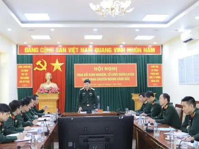 THIẾU TƯỚNG TRỊNH BÁ CHINH CHỦ TRÌ HỘI NGHỊ TRAO ĐỔI KINH NGHIỆM, TỔ CHỨC HUẤN LUYỆN THỰC HÀNH