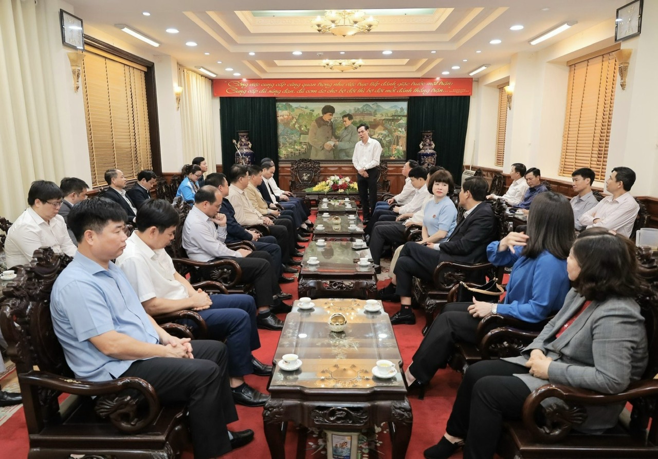 ĐOÀN CÁN BỘ LÃNH ĐẠO QUẬN LONG BIÊN VÀ CÁC ĐƠN VỊ TRÊN ĐỊA BÀN THĂM, GIAO LƯU TẠI HỌC VIỆN HẬU CẦN