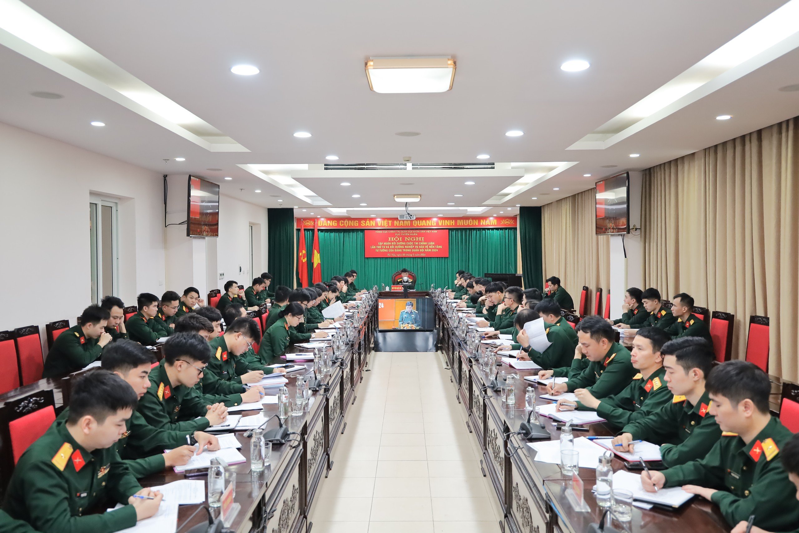 BỒI DƯỠNG CUỘC THI CHÍNH LUẬN VÀ NGHIỆP VỤ BẢO VỆ NỀN TẢNG TƯ TƯỞNG CỦA ĐẢNG TRONG QUÂN ĐỘI