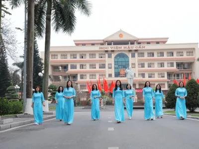 PHỤ NỮ HỌC VIỆN HẬU CẦN - DUYÊN DÁNG TRONG TÀ ÁO DÀI VIỆT