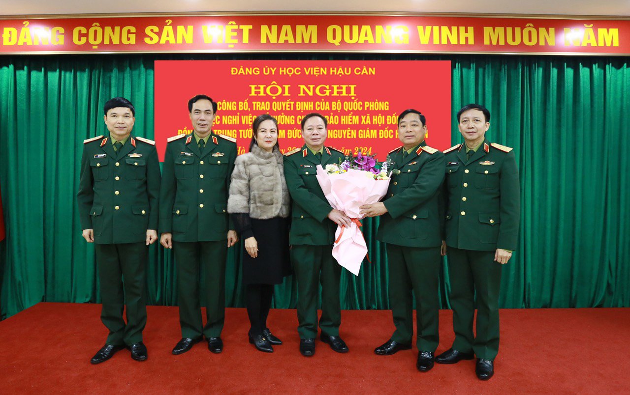 HỘI NGHỊ CÔNG BỐ, TRAO QUYẾT ĐỊNH CỦA BỘ QUỐC PHÒNG VỀ VIỆC NGHỈ VIỆC ĐỂ HƯỞNG CHẾ ĐỘ BẢO HIỂM XÃ HỘI