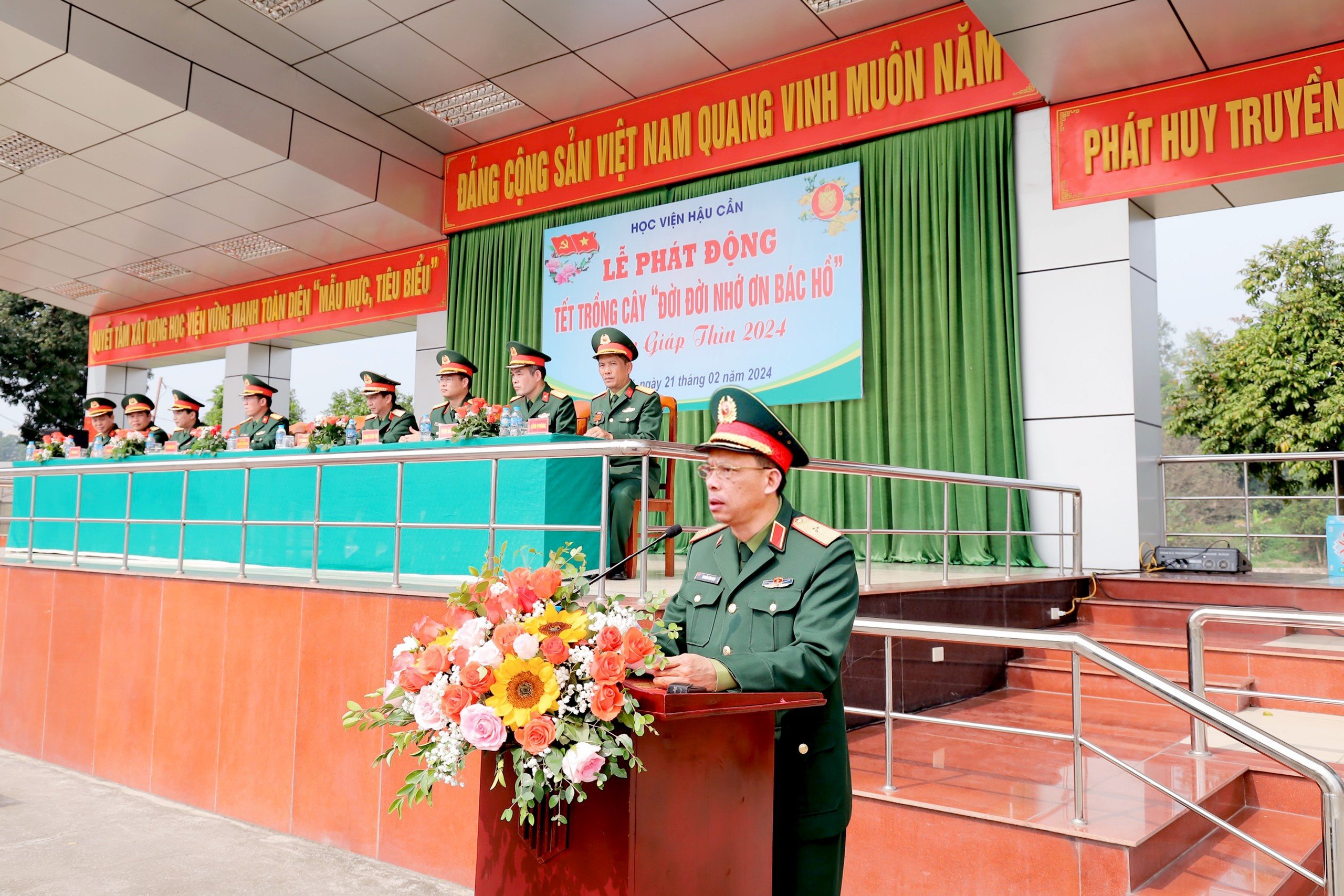 XUÂN VỀ TRỒNG CÂY NHỚ BÁC