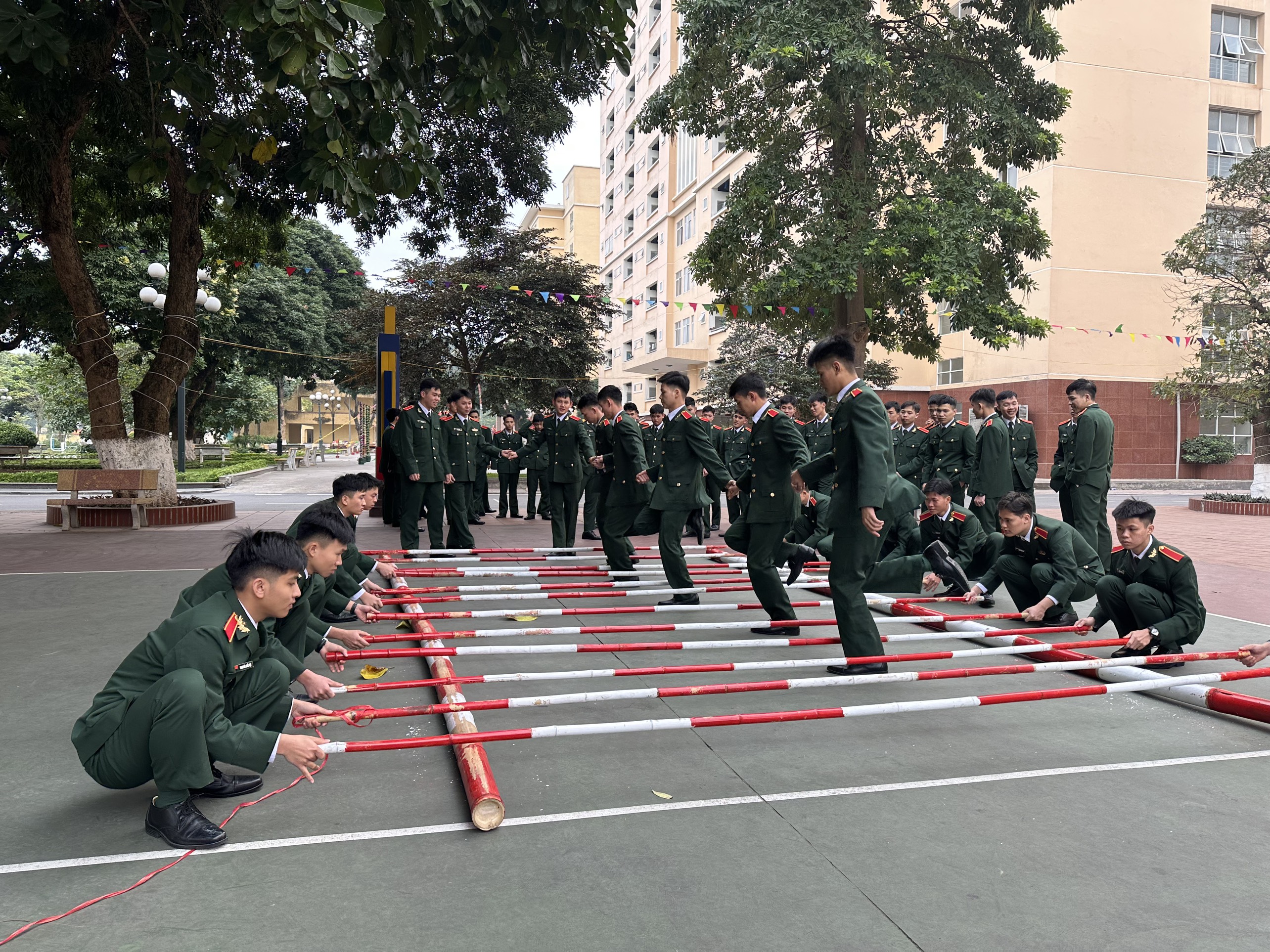 NÁO NỨC, NHỘN NHỊP CÁC HOẠT ĐỘNG VUI CHƠI GIẢI TRÍ NGÀY ĐẦU NĂM MỚI