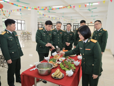 XUÂN VỀ TỪ BÀN TAY CỦA NHỮNG SĨ QUAN HẬU CẦN TƯƠNG LAI