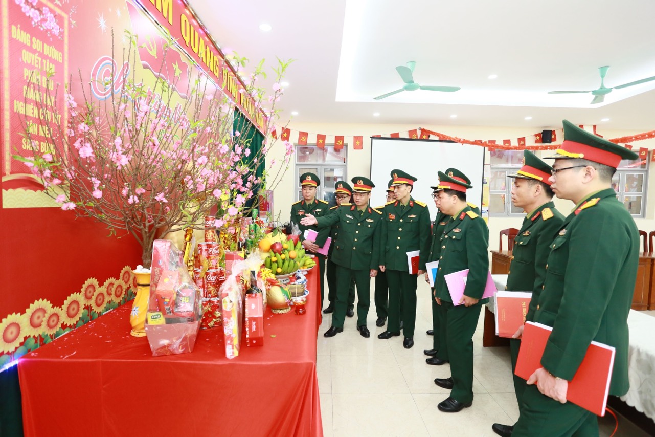 LÍNH HẬU CẦN VÀ MÙA XUÂN