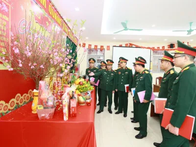 LÍNH HẬU CẦN VÀ MÙA XUÂN