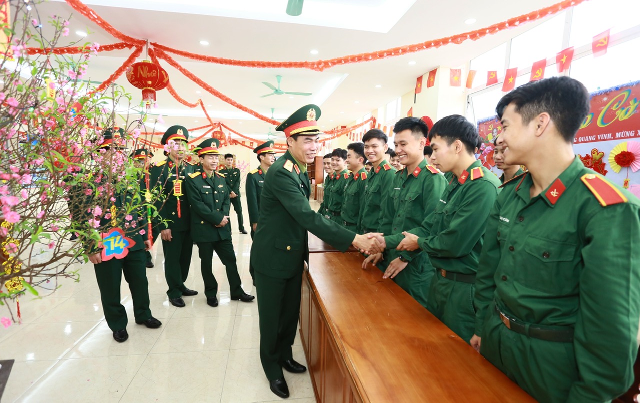 THỦ TRƯỞNG HỌC VIỆN THĂM, NẮM TÌNH HÌNH, ĐỘNG VIÊN VÀ CHÚC TẾT CÁC ĐƠN VỊ