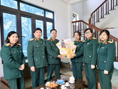 ẤM ÁP NGHĨA TÌNH ĐỒNG CHÍ