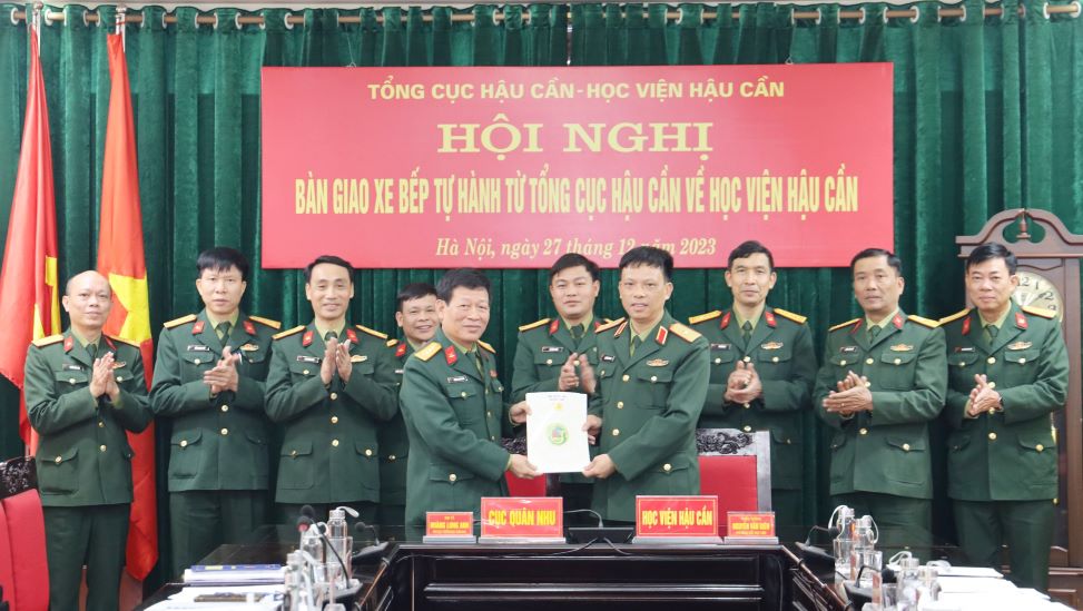 HỌC VIỆN HẬU CẦN TIẾP NHẬN XE BẾP TỰ HÀNH TỪ TỔNG CỤC HẬU CẦN