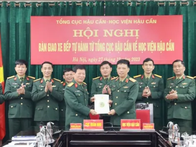 HỌC VIỆN HẬU CẦN TIẾP NHẬN XE BẾP TỰ HÀNH TỪ TỔNG CỤC HẬU CẦN