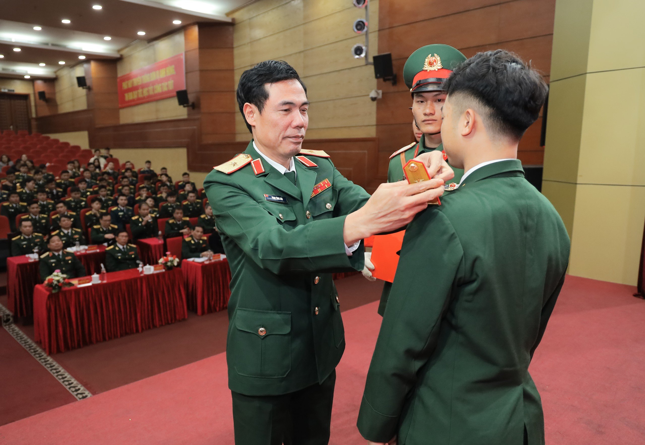 VINH QUANG ĐƯỢC TRỞ THÀNH NGƯỜI SĨ QUAN HẬU CẦN TRONG QUÂN ĐỘI