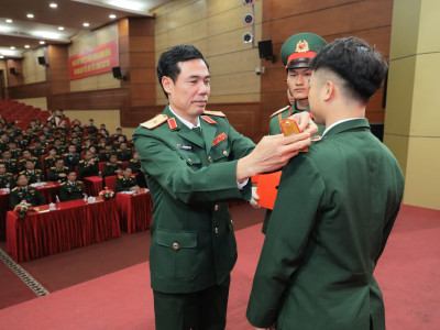 VINH QUANG ĐƯỢC TRỞ THÀNH NGƯỜI SĨ QUAN HẬU CẦN TRONG QUÂN ĐỘI