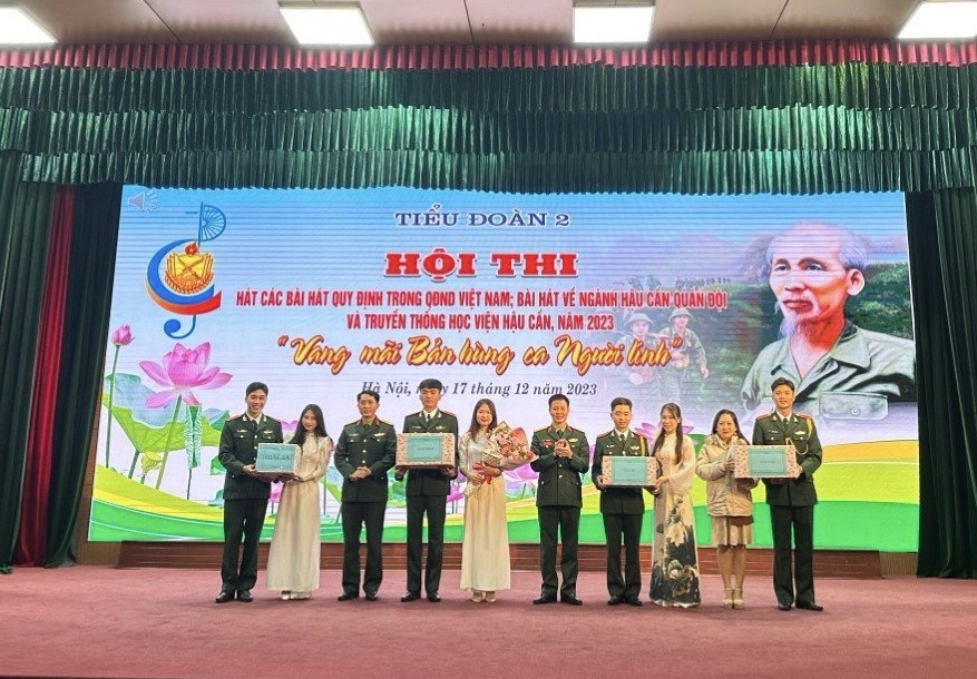 SÔI NỔI HỘI THI HÁT CÁC BÀI HÁT QUY ĐỊNH  TRONG QUÂN ĐỘI NHÂN DÂN VIỆT NAM  VÀ TRUYỀN THỐNG HỌC VIỆN HẬU CẦN