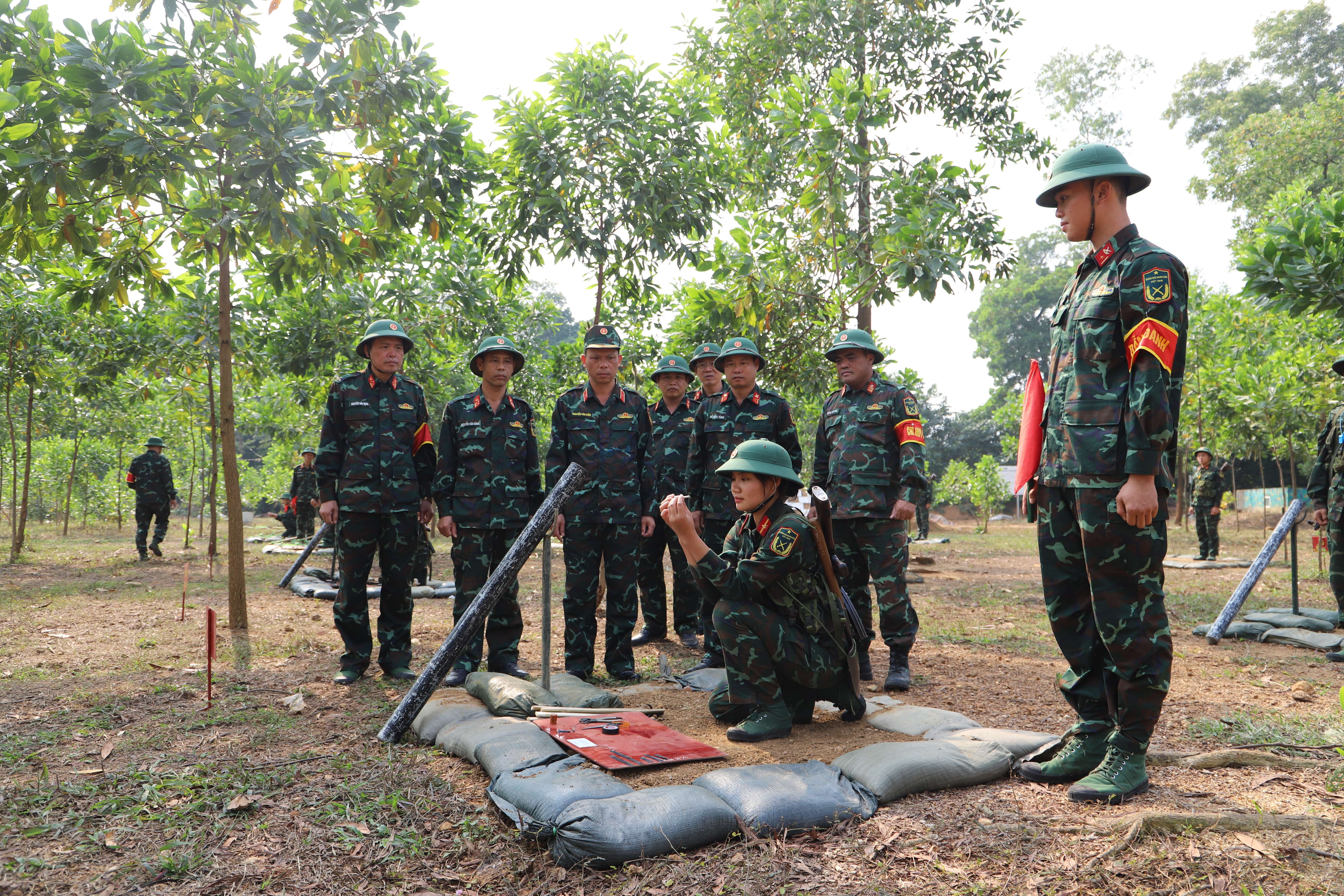 HOC VIÊN NĂM THỨ NHẤT TỰ TIN KIỂM TRA “3 TIẾNG NỔ”