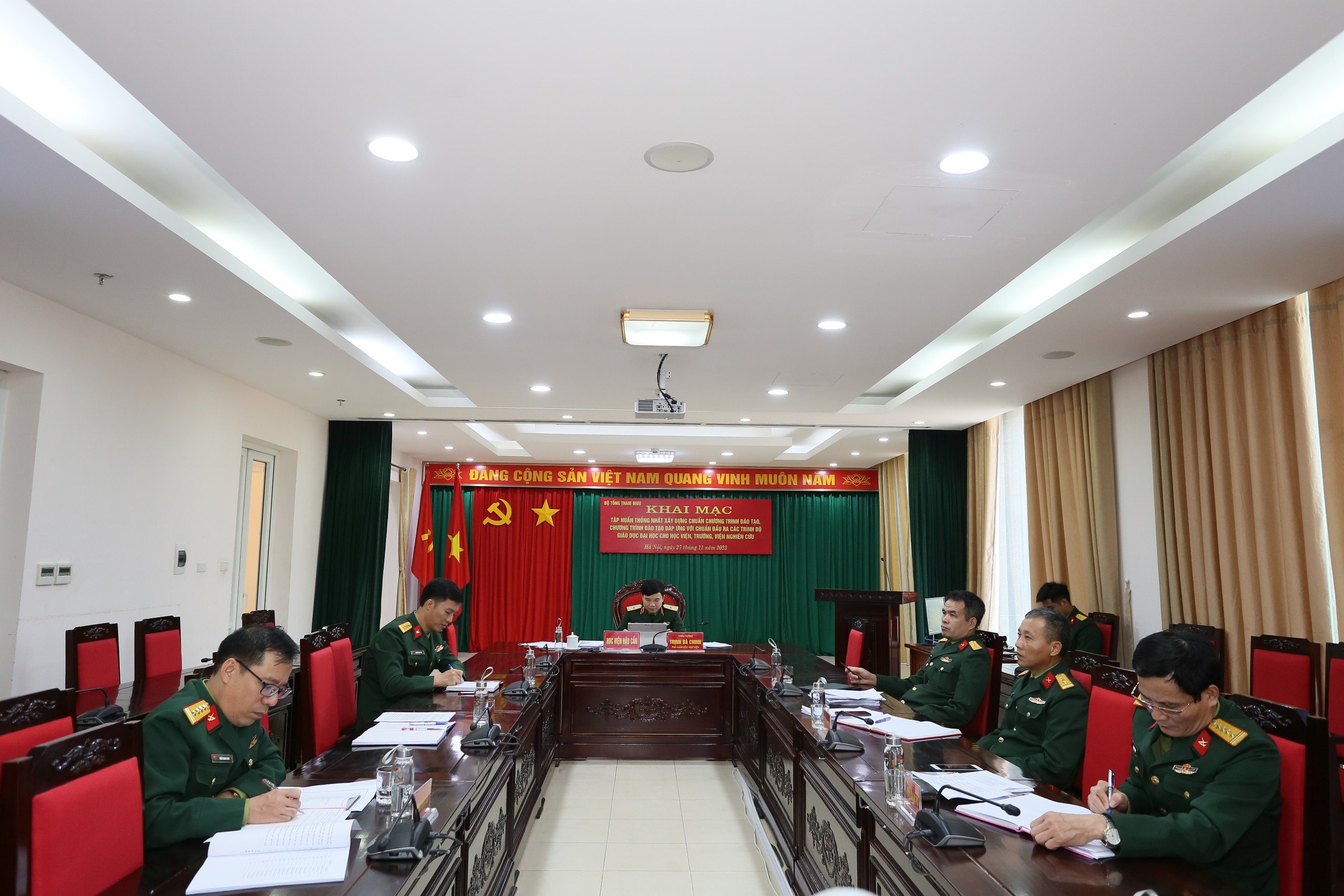 KHAI MẠC TẬP HUẤN THỐNG NHẤT XÂY DỰNG CHUẨN CHƯƠNG TRÌNH ĐÀO TẠO, CHƯƠNG TRÌNH ĐÀO TẠO ĐÁP ỨNG VỚI CHUẨN ĐẦU RA CÁC TRÌNH ĐỘ GIÁO DỤC ĐẠI HỌC CHO HỌC VIỆN, TRƯỜNG, VIỆN NGHIÊN CỨU