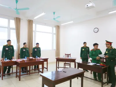 HỌC VIÊN KHÓA 25 ĐÀO TẠO SĨ QUAN HẬU CẦN CẤP PHÂN ĐỘI TRÌNH ĐỘ ĐẠI HỌC, CHUYÊN NGÀNH DOANH TRẠI - XÂY DỰNG DÂN DỤNG VÀ CÔNG NGHIỆP THI TỐT NGHIỆP  MÔN LÝ THUYẾT CHUYÊN NGÀNH