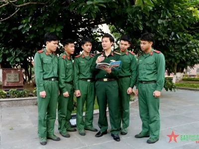 "CHẤT VÀNG MƯỜI" CỦA THẦY GIÁO ÁO LÍNH