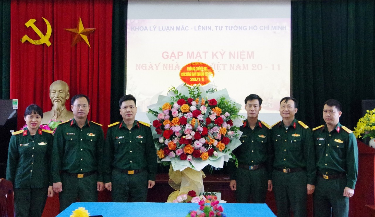 PHÒNG CHÍNH TRỊ CHÚC MỪNG CÁC KHOA GIÁO VIÊN  NHÂN NGÀY NHÀ GIÁO VIỆT NAM (20-11)