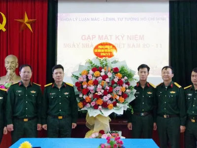 PHÒNG CHÍNH TRỊ CHÚC MỪNG CÁC KHOA GIÁO VIÊN  NHÂN NGÀY NHÀ GIÁO VIỆT NAM (20-11)