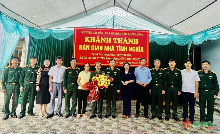 NGÔI NHÀ ẤM TÌNH QUÂN DÂN