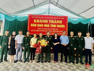 NGÔI NHÀ ẤM TÌNH QUÂN DÂN