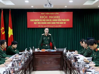 GIÁM ĐỐC HỌC VIỆN CHỦ TRÌ HỘI NGHỊ GIAO NHIỆM VỤ CHO  CÁN BỘ, GIẢNG VIÊN PHẤN ĐẤU ĐẠT TIÊU CHUẨN CHỨC DANH  PHÓ GIÁO SƯ VÀ CÁC THÀNH VIÊN BAN ĐỀ TÀI CẤP BỘ QUỐC PHÒNG