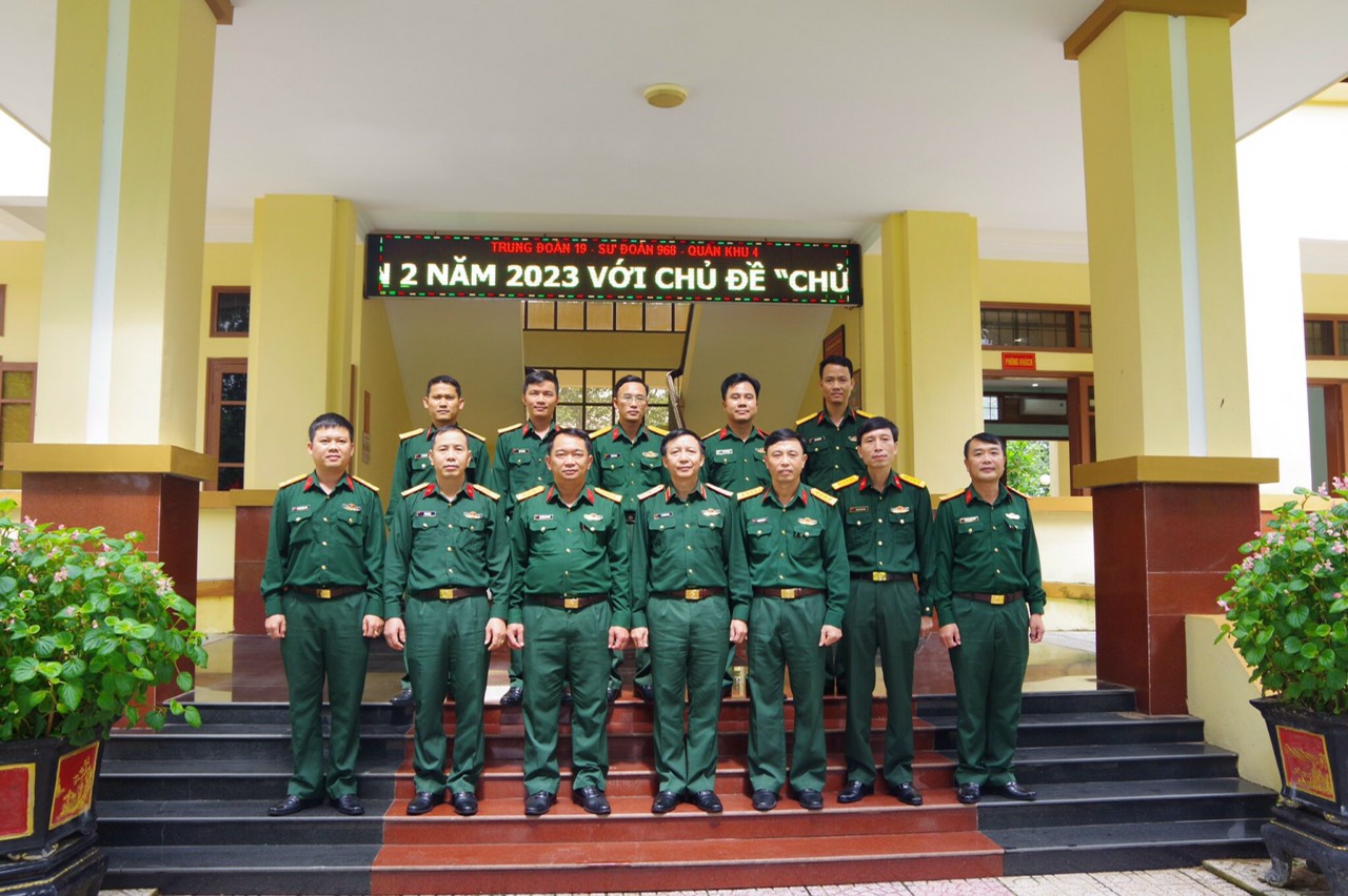 ĐOÀN CÔNG TÁC HỌC VIỆN HẬU CẦN  THĂM SƯ ĐOÀN 968, QUÂN KHU 4