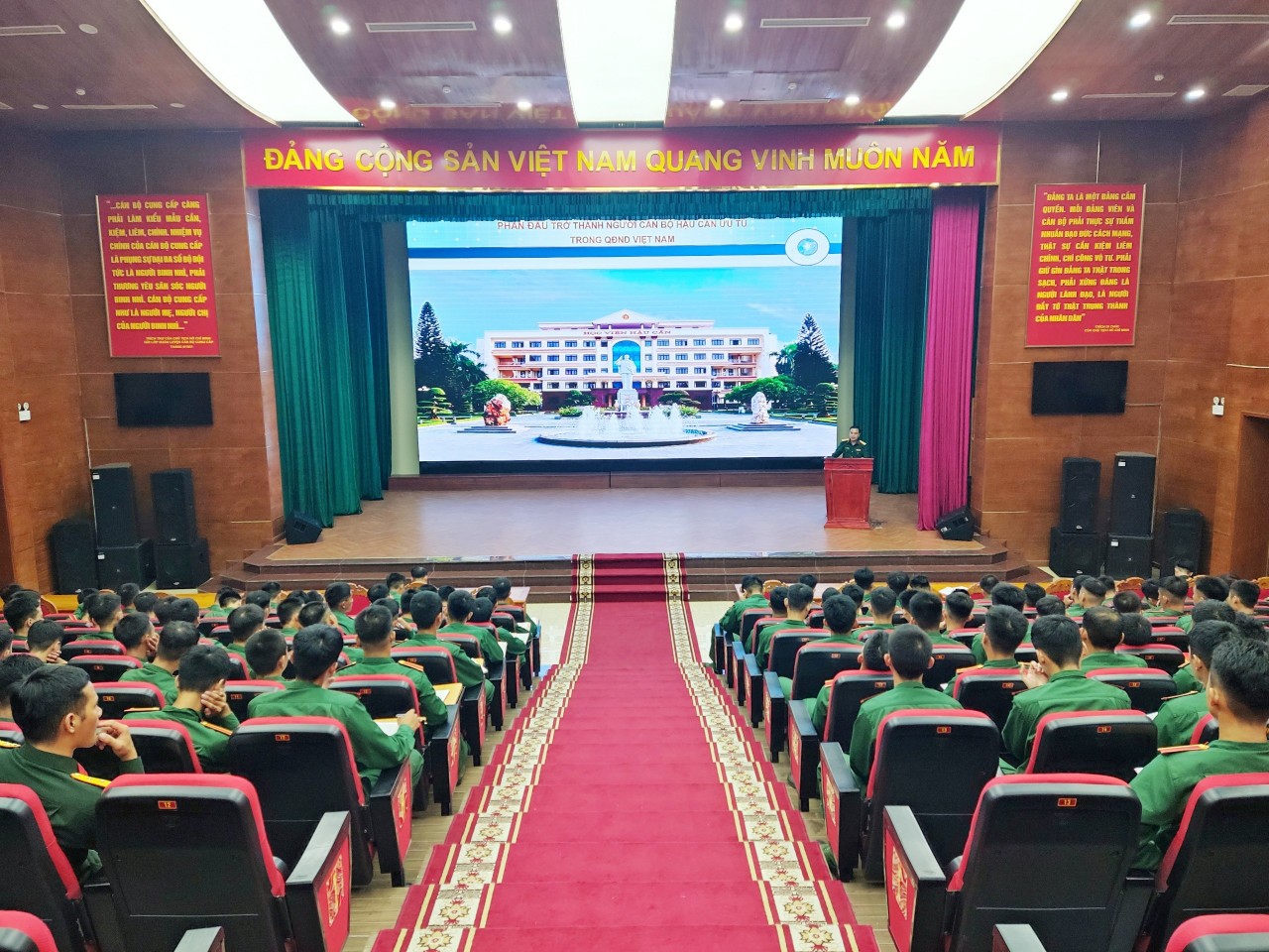 PHẤN ĐẤU TRỞ THÀNH NGƯỜI CÁN BỘ HẬU CẦN ƯU TÚ