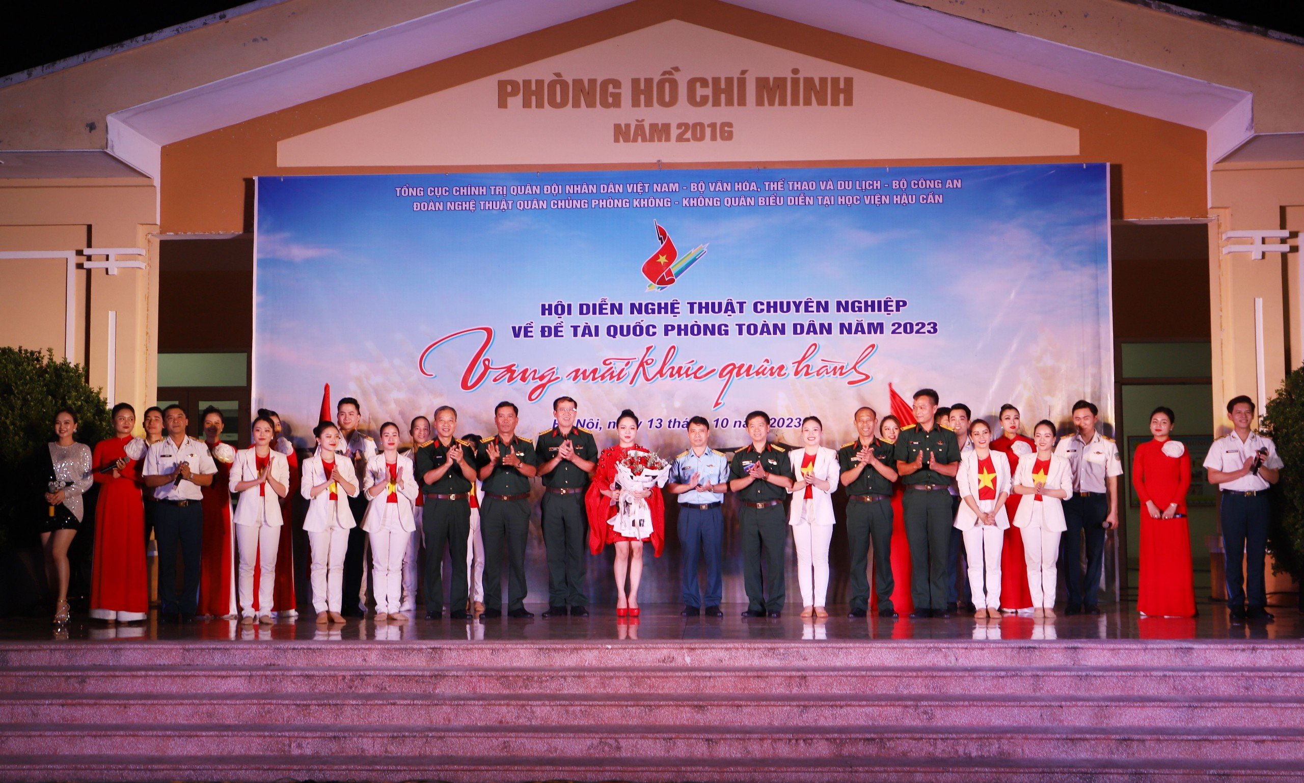 ĐOÀN VĂN CÔNG QUÂN CHỦNG PHÒNG KHÔNG - KHÔNG QUÂN BIỂU DIỄN TẠI HỌC VIỆN HẬU CẦN CHƯƠNG TRÌNH NGHỆ THUẬT “VANG MÃI KHÚC QUÂN HÀNH”