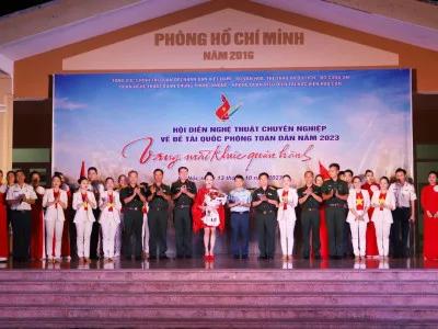 ĐOÀN VĂN CÔNG QUÂN CHỦNG PHÒNG KHÔNG - KHÔNG QUÂN BIỂU DIỄN TẠI HỌC VIỆN HẬU CẦN CHƯƠNG TRÌNH NGHỆ THUẬT “VANG MÃI KHÚC QUÂN HÀNH”