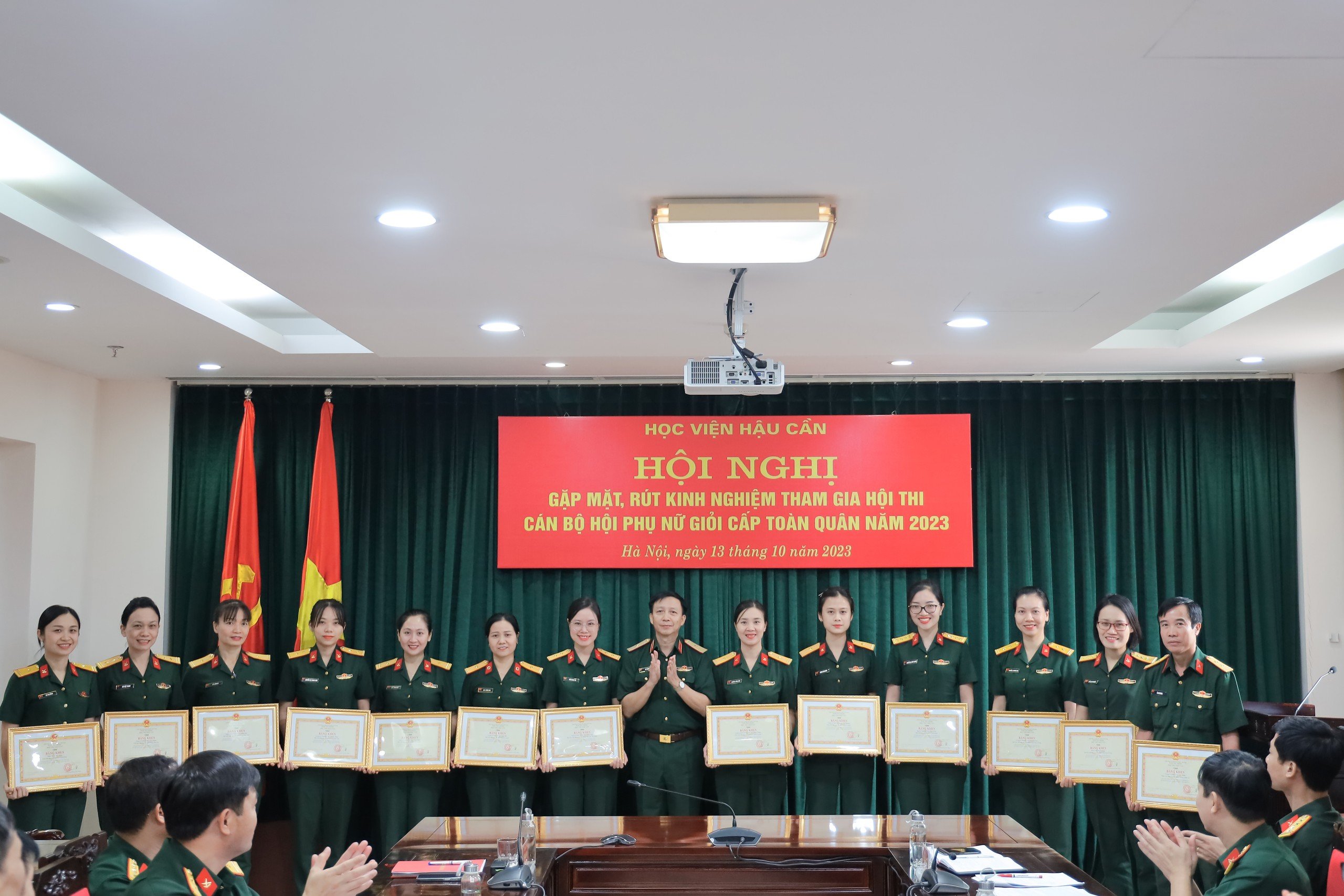HỌC VIỆN HẬU CẦN – GẶP MẶT, KHEN THƯỞNG ĐỘI PHỤ NỮ THAM GIA HỘI THI CÁN BỘ HỘI PHỤ NỮ GIỎI CẤP TOÀN QUÂN NĂM 2023
