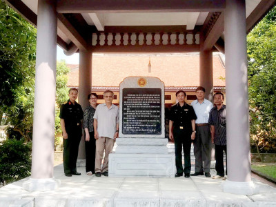 ĐOÀN CÁN BỘ HỌC VIỆN HẬU CẦN THẮP HƯƠNG TƯỞNG NIỆM ĐỒNG CHÍ TRẦN ĐĂNG NINH