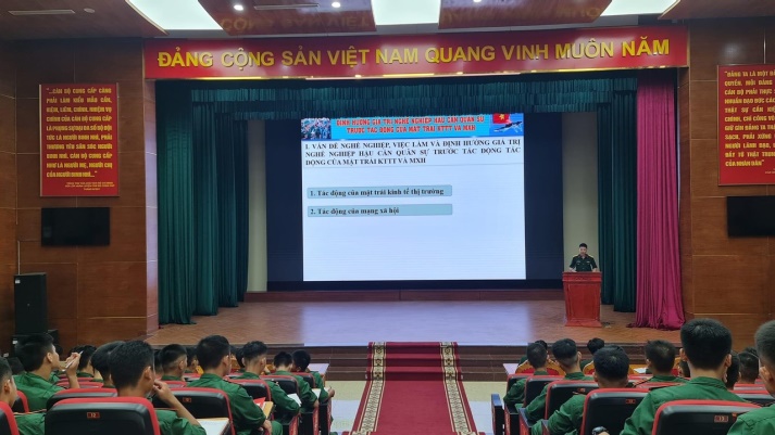 HỌC VIỆN HẬU CẦN - THIẾT THỰC CÁC HOẠT ĐỘNG GIÁO DỤC CHÍNH TRỊ, ĐỊNH HƯỚNG TƯ TƯỞNG ĐẦU KHÓA CHO HỌC VIÊN