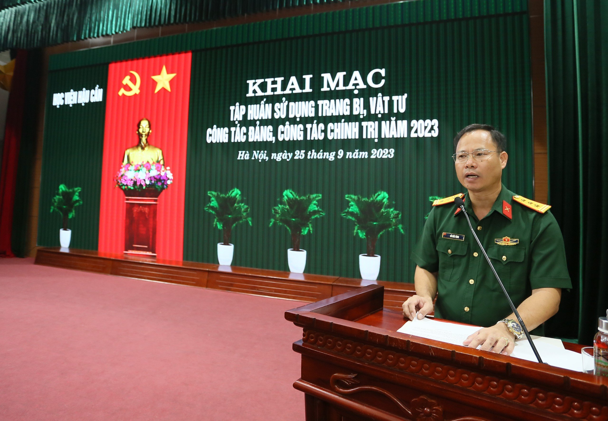 ĐỂ TRANG BỊ, VẬT TƯ CÔNG TÁC ĐẢNG, CÔNG TÁC CHÍNH TRỊ PHÁT HUY CAO HIỆU QUẢ