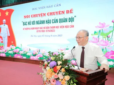 HỌC VIỆN HẬU CẦN TỔ CHỨC DÂNG HƯƠNG TƯỞNG NIỆM CHỦ TỊCH HỒ CHÍ MINH VÀ NÓI CHUYỆN CHUYÊN ĐỀ