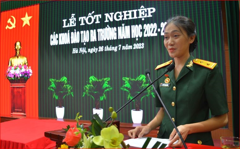 NỮ THỦ KHOA VÀ NỖ LỰC VƯỢT KHÓ