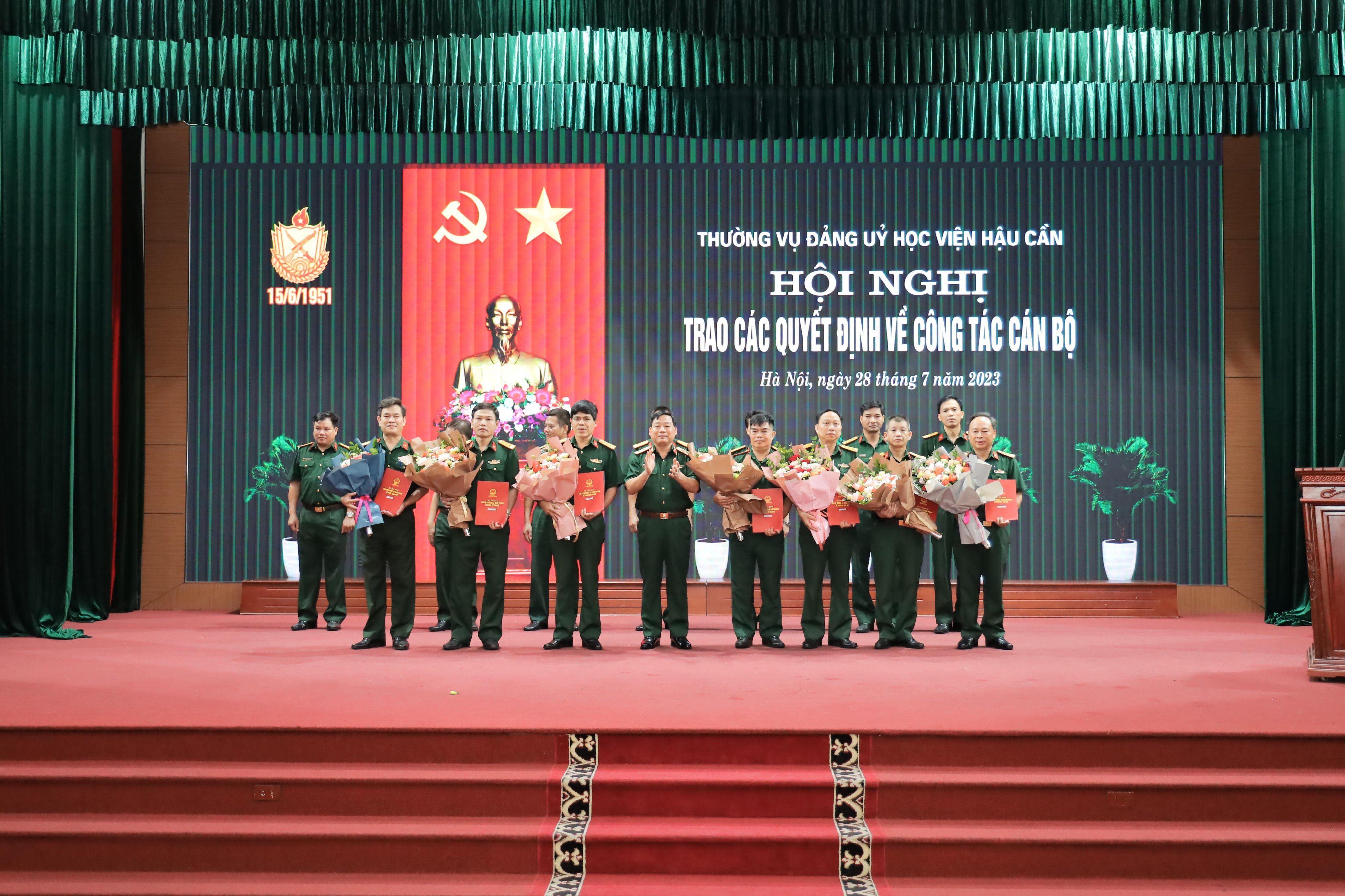 HỌC VIỆN HẬU CẦN TỔ CHỨC HỘI NGHỊ TRAO CÁC QUYẾT ĐỊNH VỀ CÔNG TÁC CÁN BỘ