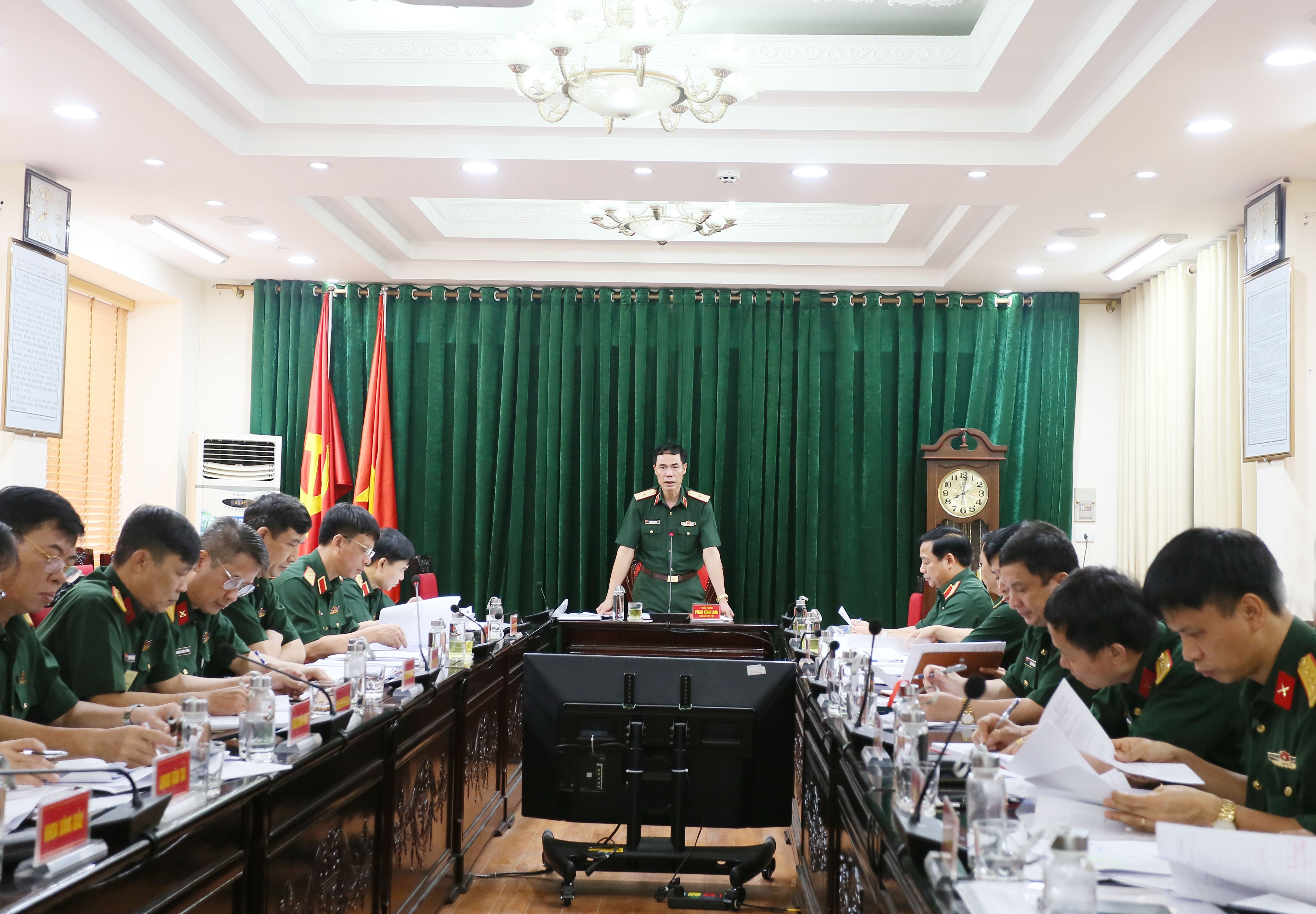 HỌC VIỆN HẬU CẦN THÔNG QUA CHƯƠNG TRÌNH ĐÀO TẠO CHỦ NHIỆM HẬU CẦN – KỸ THUẬT CẤP TRUNG (LỮ) ĐOÀN DÀI HẠN (1,5 NĂM) VÀ NGẮN HẠN (1NĂM)