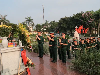 HỌC VIỆN HẬU CẦN DÂNG HƯƠNG KỶ NIỆM 133 NĂM  NGÀY SINH CHỦ TỊCH HỒ CHÍ MINH