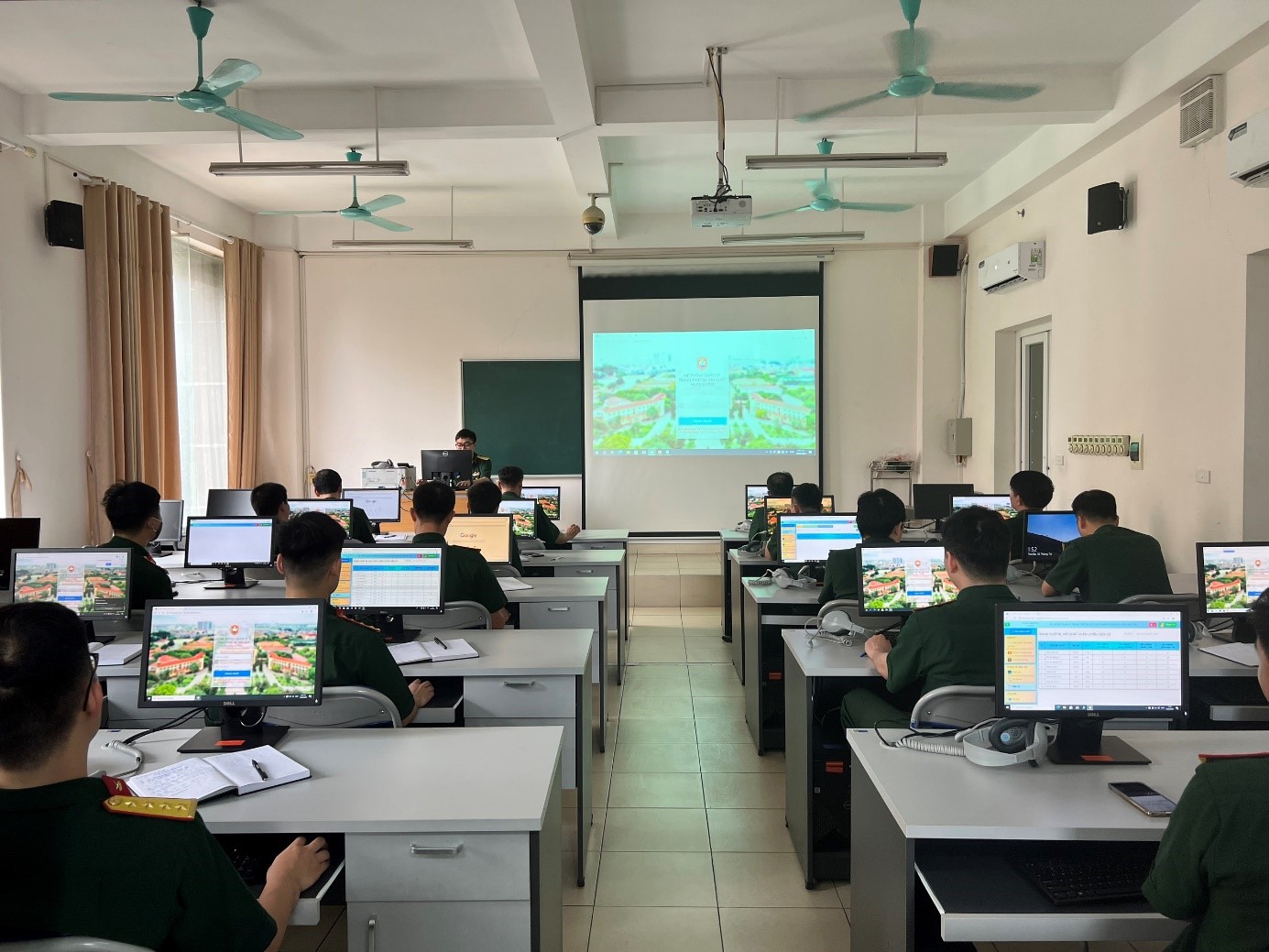 TẬP HUẤN TRIỂN KHAI PHẦN MỀM “HỆ THỐNG QUẢN LÝ TRANG THIẾT BỊ, VẬT CHẤT HUẤN LUYỆN” TRÊN MẠNG NỘI BỘ HỌC VIỆN HẬU CẦN