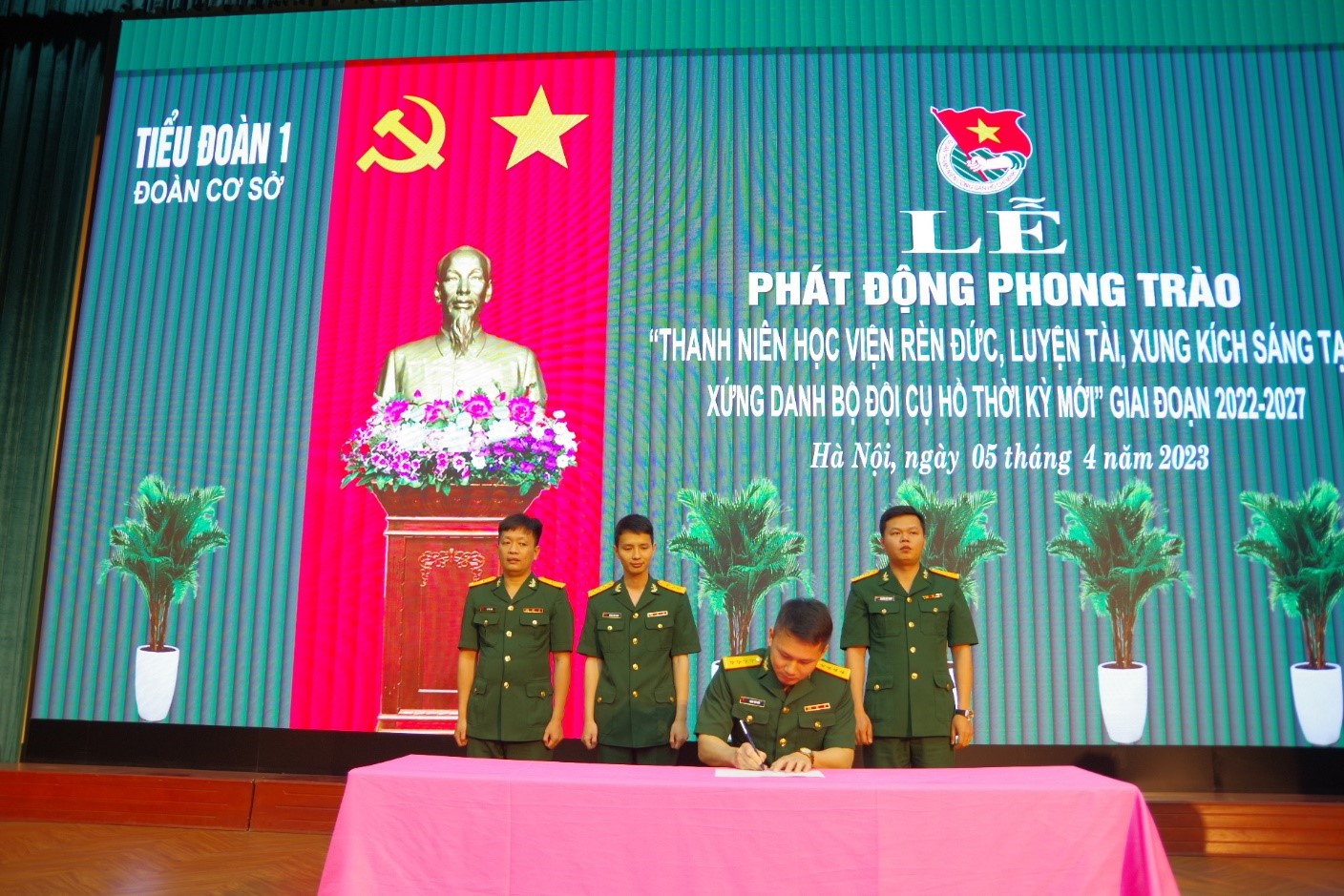 PHÁT ĐỘNG THI ĐUA THANH NIÊN QUÂN ĐỘI RÈN ĐỨC, LUYỆN TÀI