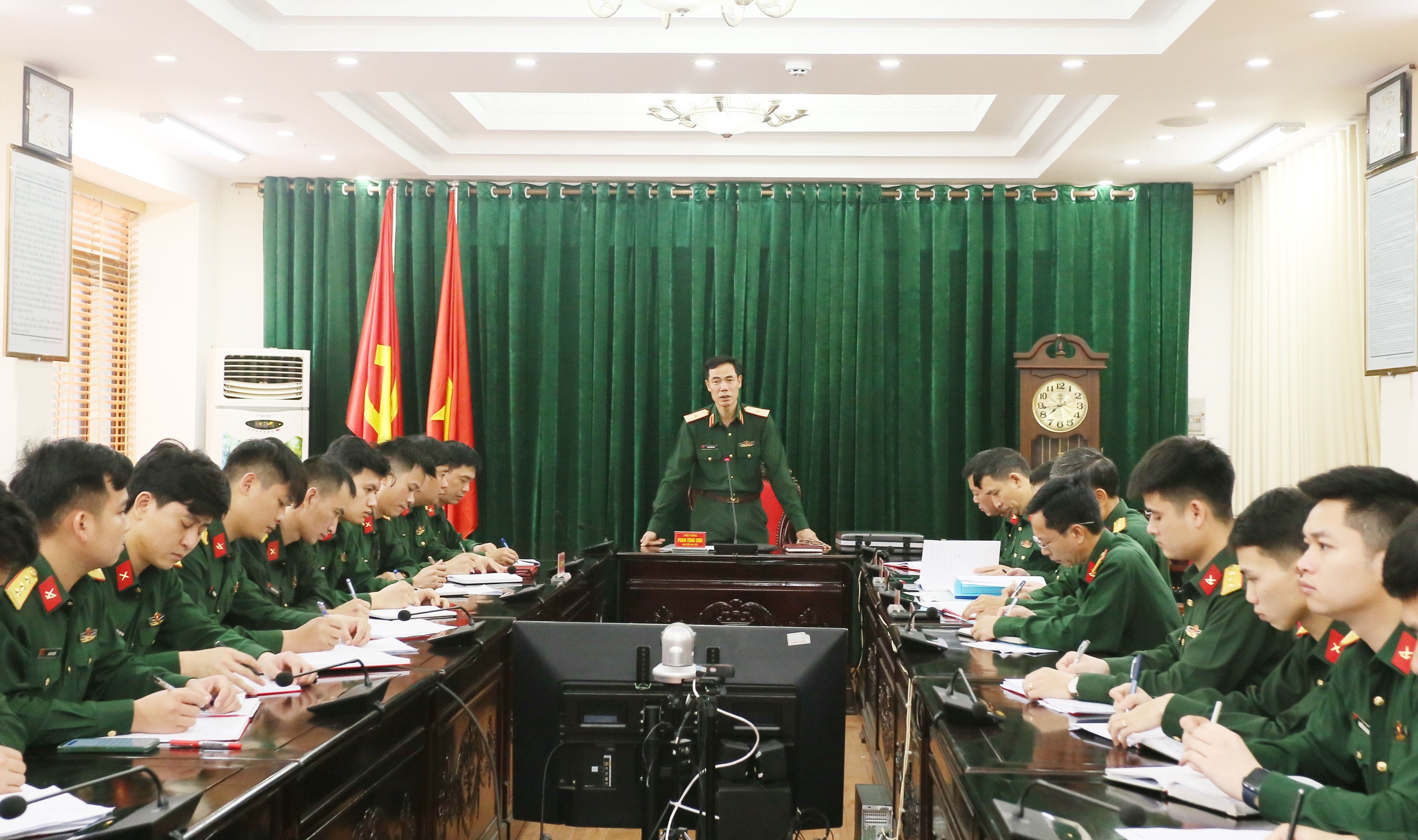 GIÁM ĐỐC HỌC VIỆN NẮM TÌNH HÌNH THỰC HIỆN NHIỆM VỤ CỦA TIỂU ĐOÀN 2, TIỂU ĐOÀN 3 VÀ HỆ ĐÀO TẠO CHUYÊN NGÀNH