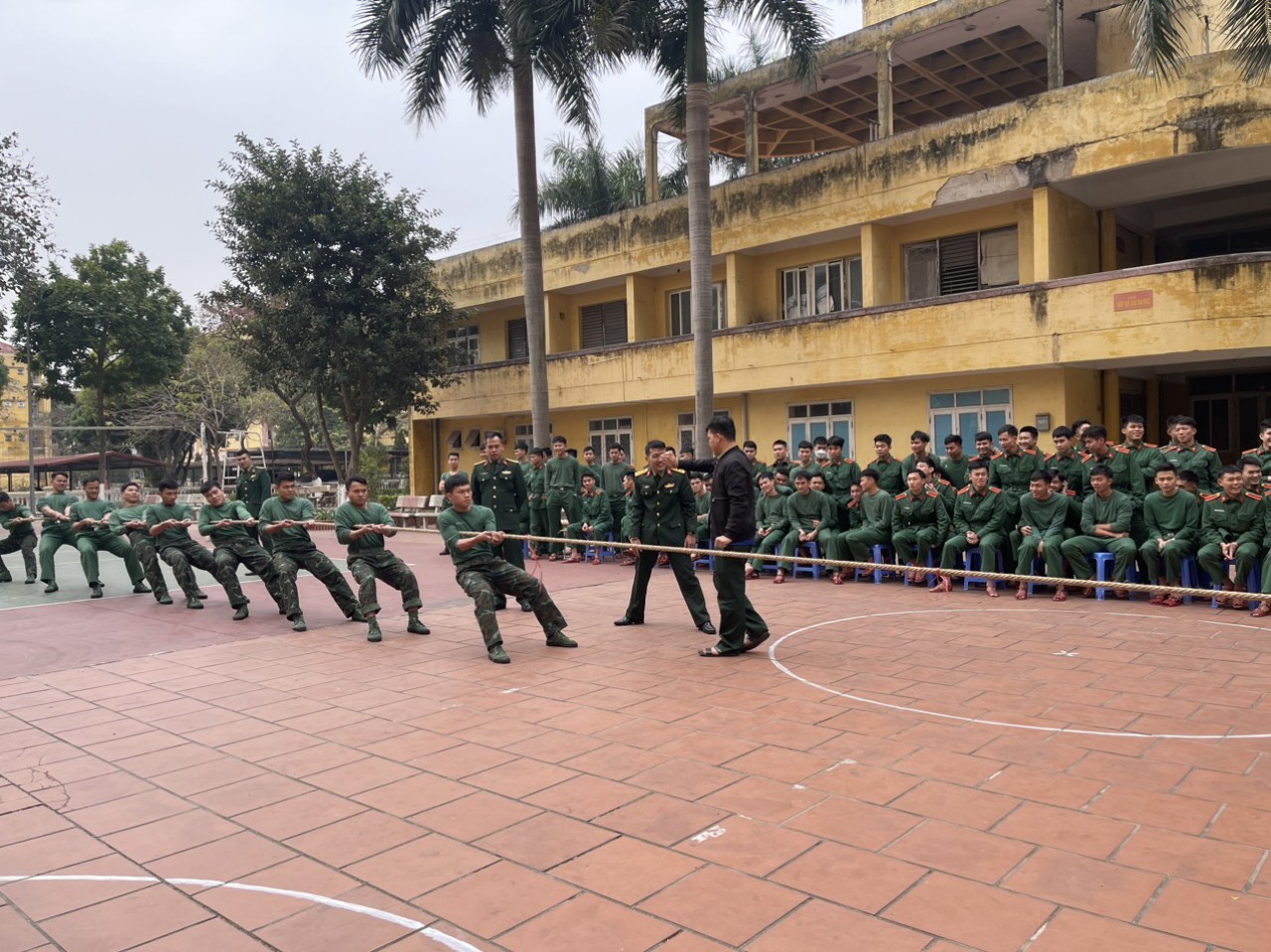 THI ĐẤU KÉO CO MỪNG XUÂN QUÝ MÃO 2023 GIỮA TIỂU ĐOÀN 2 VÀ TIỂU ĐOÀN 3