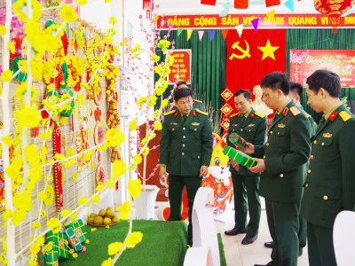 THỦ TRƯỞNG HỌC VIỆN KIỂM TRA VÀ CHÚC TẾT CÁC ĐƠN VỊ