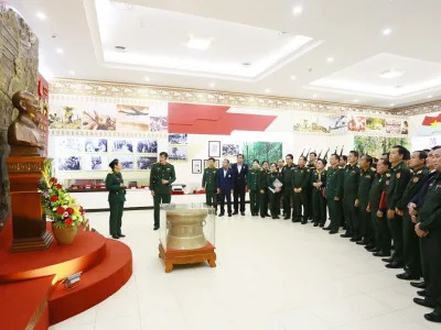 ĐOÀN CÁN BỘ CÔNG ĐOÀN QUÂN ĐỘI NHÂN DÂN LÀO THĂM HỌC VIỆN HẬU CẦN