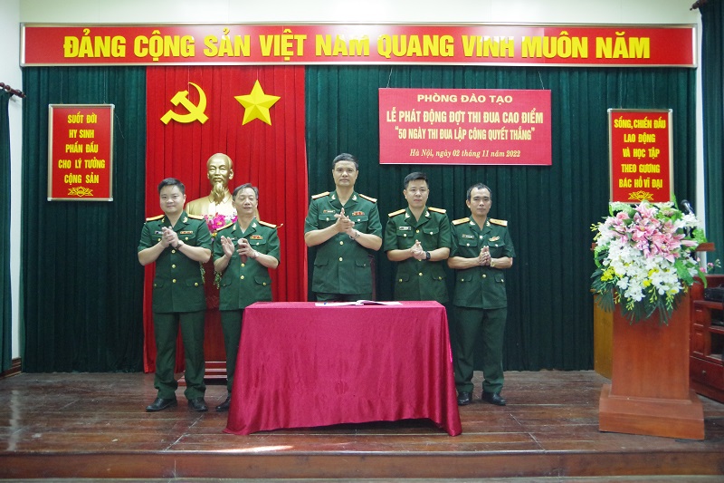 CÁN BỘ, NHÂN VIÊN PHÒNG ĐÀO TẠO TRÍ TUỆ, ĐOÀN KẾT, QUYẾT TÂM HOÀN THÀNH XUẤT SẮC ĐỢT THI ĐUA CAO ĐIỂM KỶ NIỆM  50 NĂM CHIẾN THẮNG HÀ NỘI – ĐIỆN BIÊN PHỦ TRÊN KHÔNG