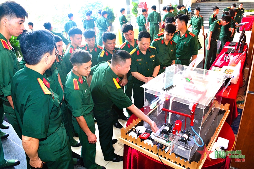 KHƠI DẬY KHÁT VỌNG, ĐAM MÊ CỐNG HIẾN CỦA TUỔI TRẺ