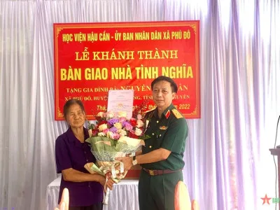 HỌC VIỆN HẬU CẦN TRAO NHÀ TÌNH NGHĨA TẶNG GIA ĐÌNH CHÍNH SÁCH